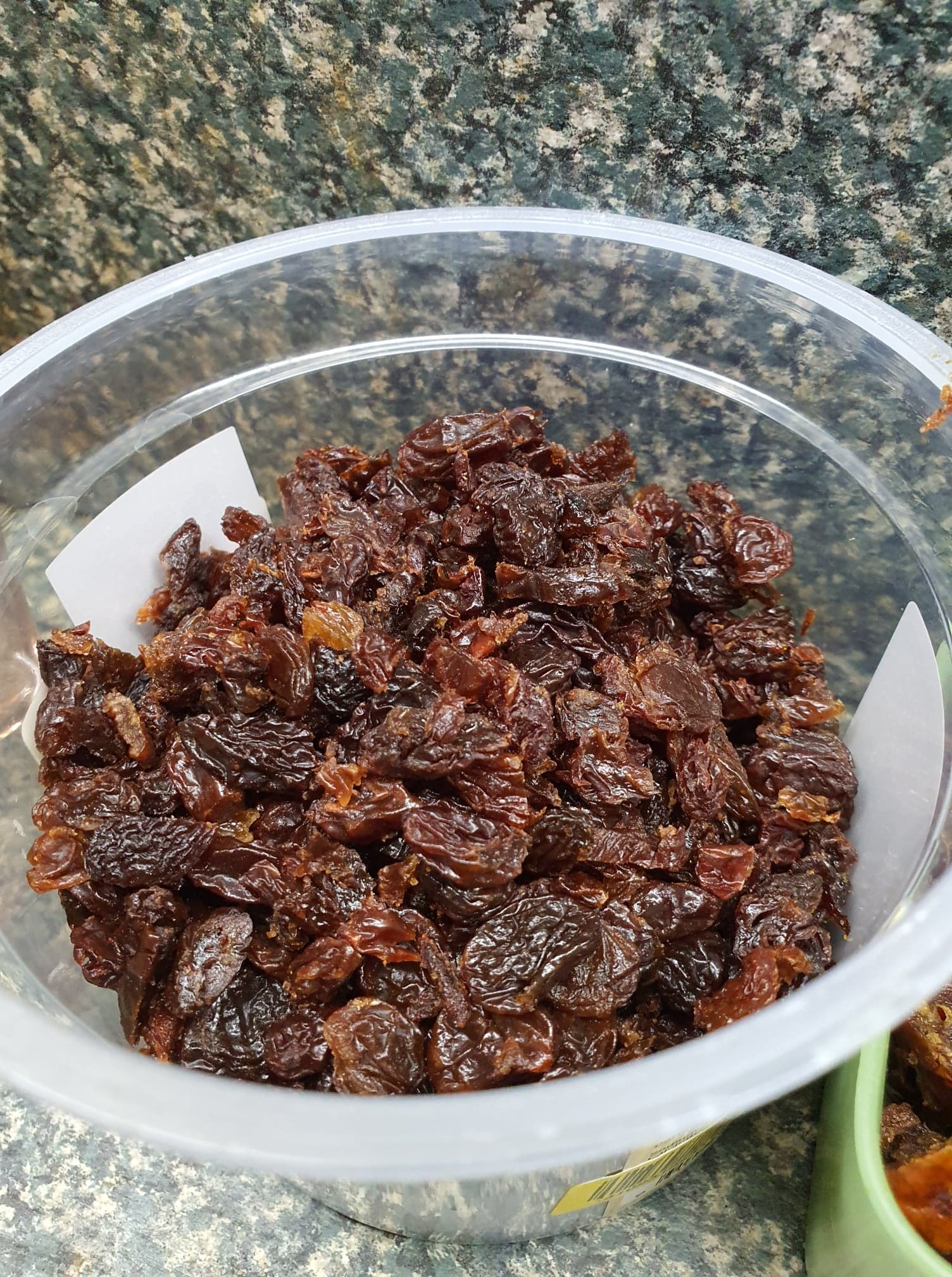 Image of sliced raisins